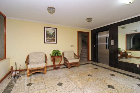 Image 24 - 228211